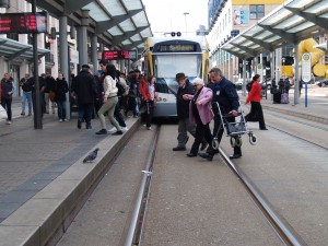 15 Mobilitätslotsen sind ab 12. März 2012 in Saarbrücken unterwegs (Foto: Pressefoto)
