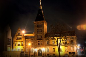 Dudweiler Rathaus bei Nacht (Foto: Thomas Braun)