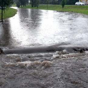 Die Sulzbach wird zum reißenden Fluss (Foto: Meikel Kreutz)