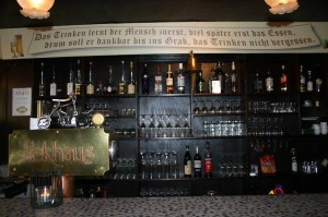 Trinkspruch über der Theke im Gasthaus Eckhaus (Foto: privat)